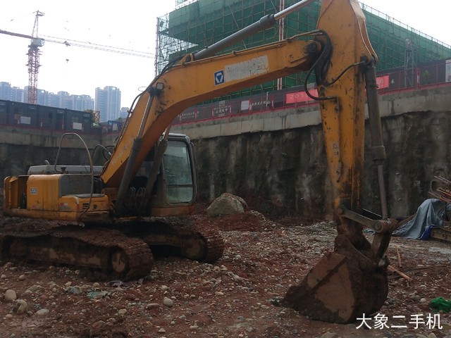 徐工 XE230 挖掘机