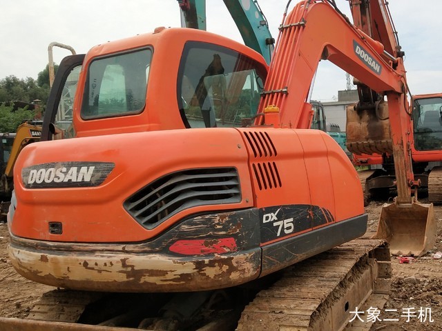 斗山 DX75 挖掘机
