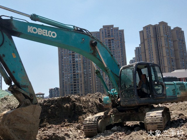 神钢 SK350LC-8 挖掘机