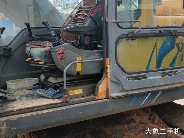 沃尔沃 EC210B 挖掘机