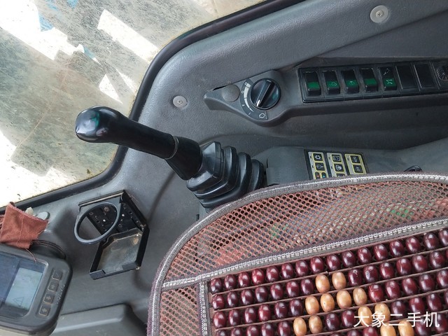 沃尔沃 EC210B 挖掘机