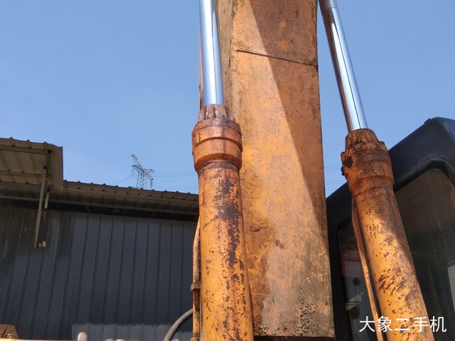 现代 R265LC-7 挖掘机