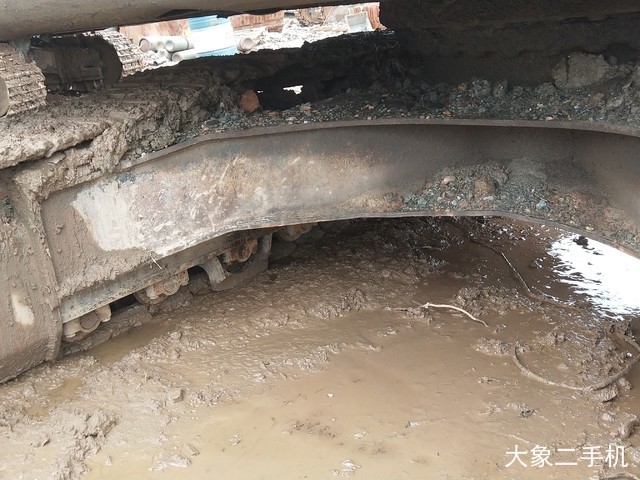 现代 R225LC-7 挖掘机