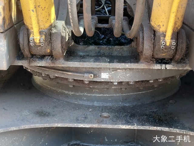 山东临工 LG6225E 挖掘机