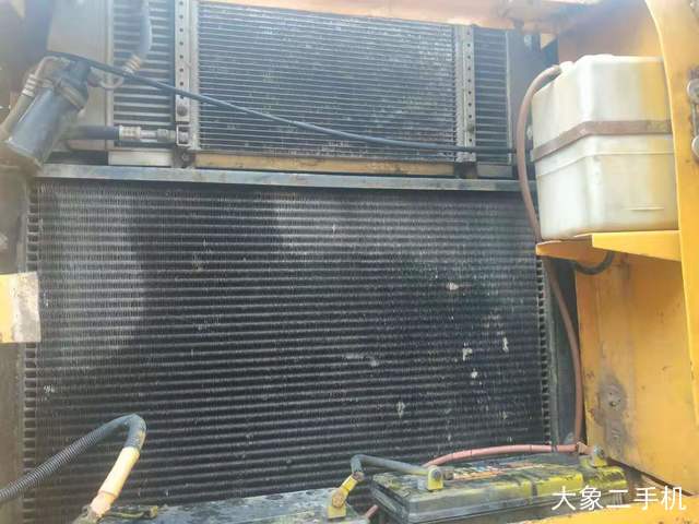 现代 R225LC-7 挖掘机