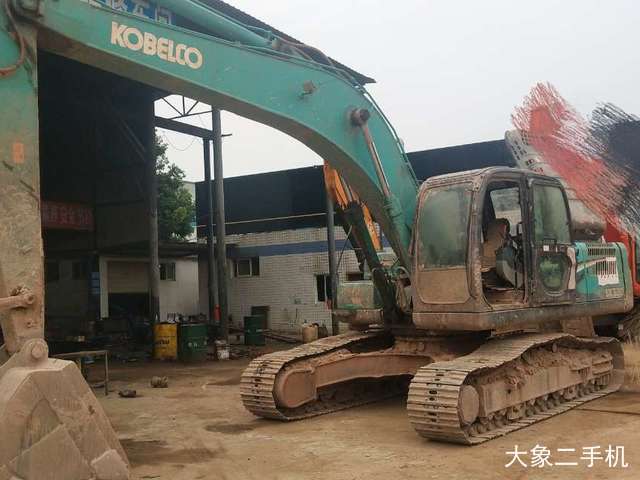 神钢 SK260LC-8 挖掘机