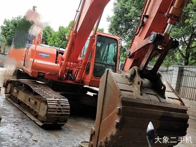 斗山 DH220LC-V 挖掘机