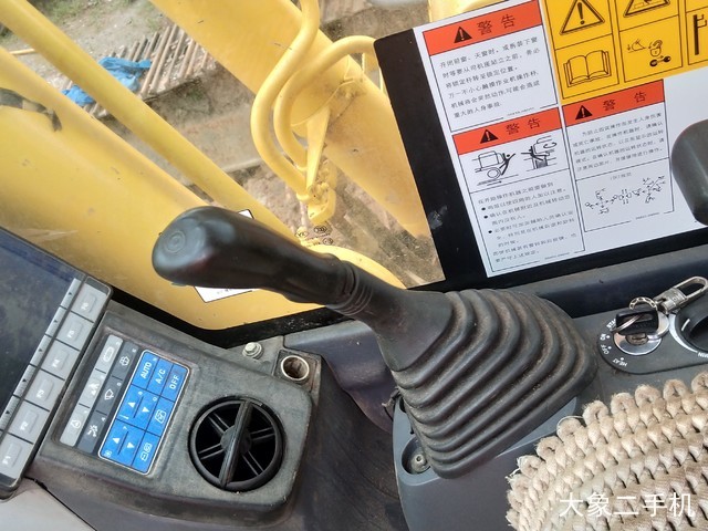 小松 PC240LC-8 挖掘机