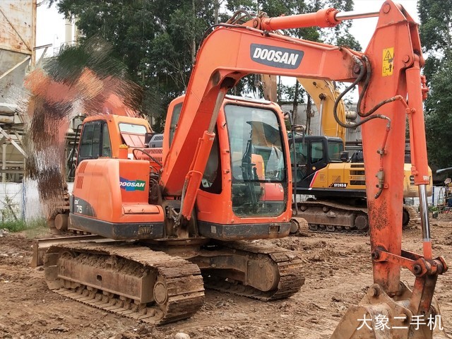 斗山 DX75 挖掘机