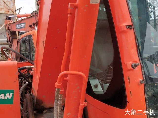 斗山 DX75 挖掘机