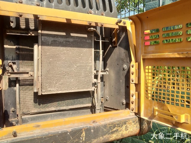 山东临工 LG6225E 挖掘机