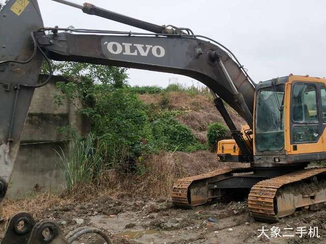 沃尔沃 EC240BLC 挖掘机