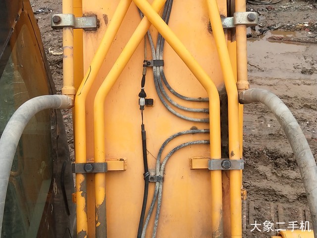 现代 R225LC-7 挖掘机