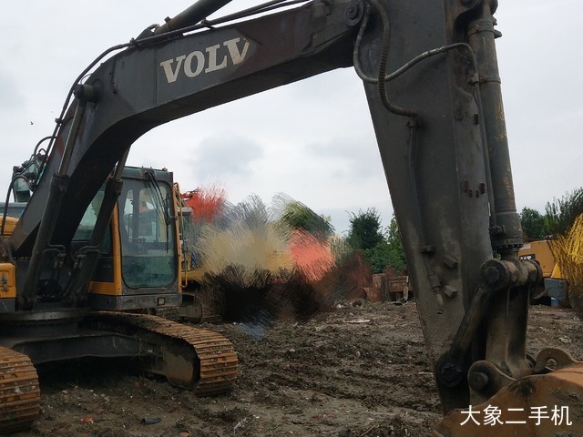 沃尔沃 EC240BLC 挖掘机