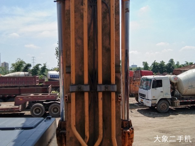 现代 R265LC-7 挖掘机