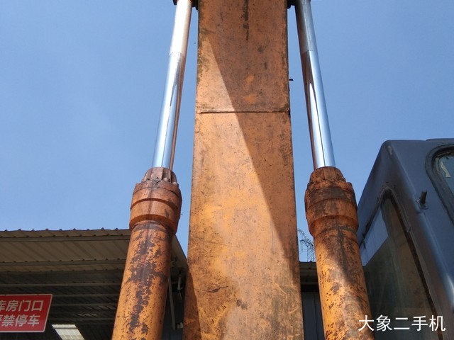 现代 R265LC-7 挖掘机