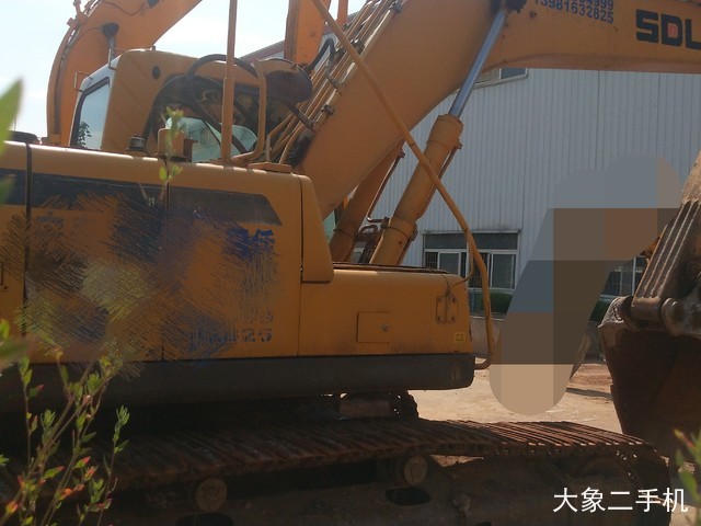 山东临工 LG6225E 挖掘机