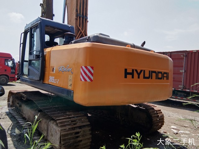 现代 R265LC-7 挖掘机