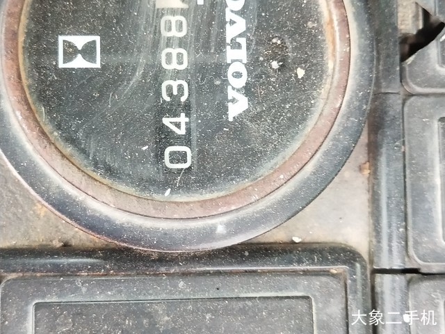 沃尔沃 EC210B 挖掘机