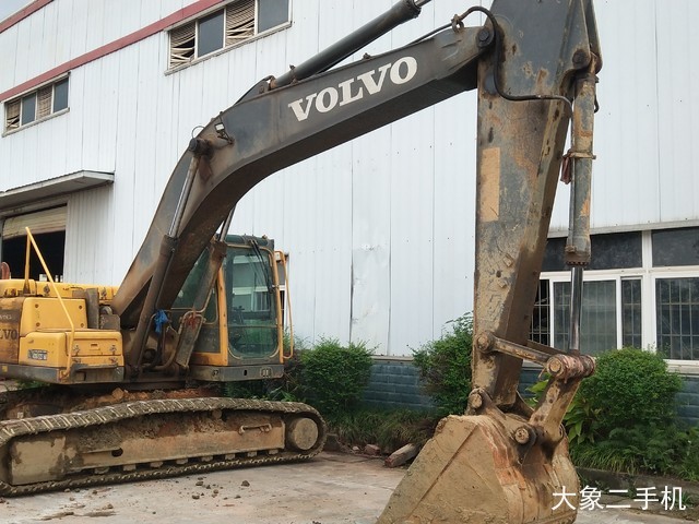 沃尔沃 EC210B 挖掘机