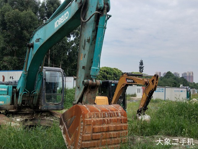 神钢 SK260LC-8 挖掘机