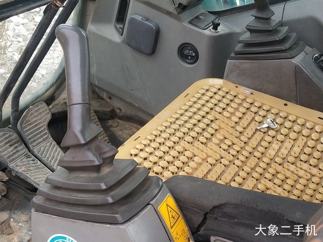 神钢 SK230-6E 挖掘机