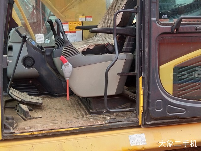 小松 PC240LC-8 挖掘机