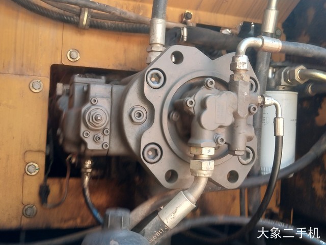 山东临工 LG6225E 挖掘机