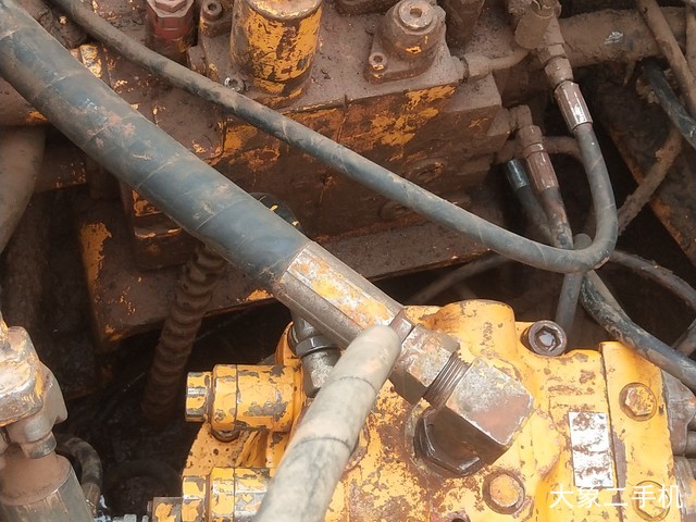 现代 R220-5 挖掘机