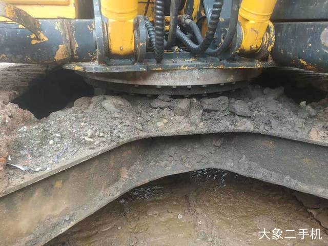 现代 R225LC-7 挖掘机