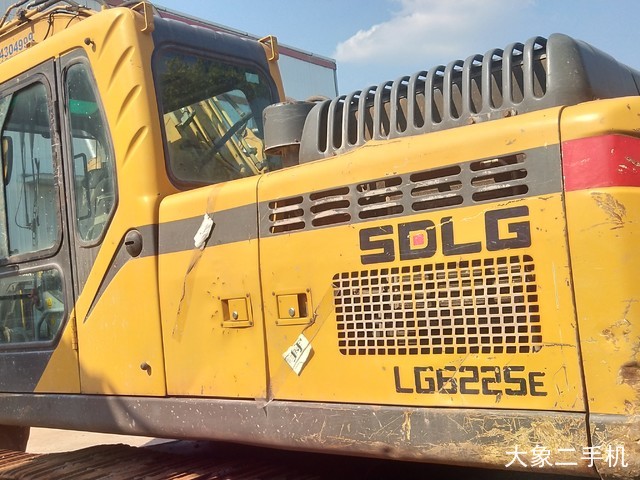 山东临工 LG6225E 挖掘机