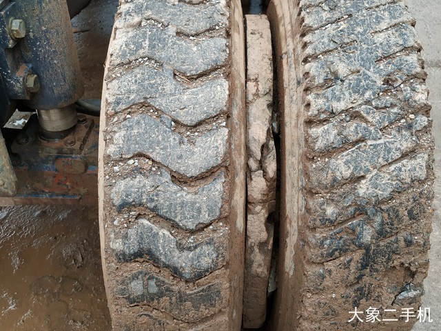 现代 R130W-5 挖掘机