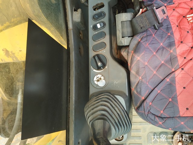 小松 PC240LC-8M0 挖掘机