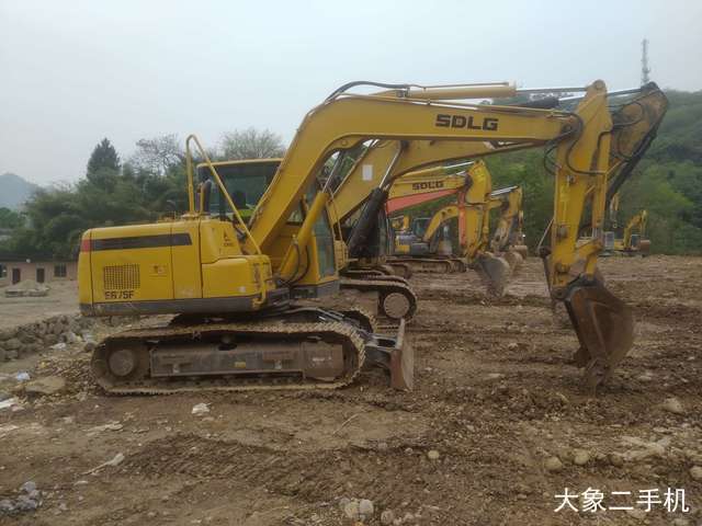 山东临工 E680F 挖掘机