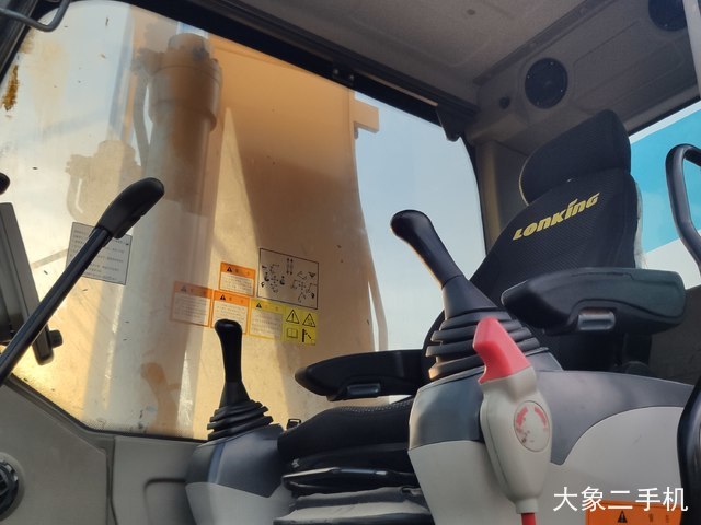 龙工 LG6225E 挖掘机