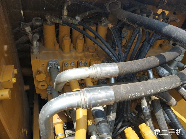 卡特彼勒 323D2L 挖掘机