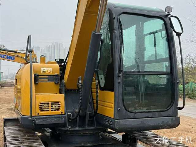 徐工 XE75D 挖掘机