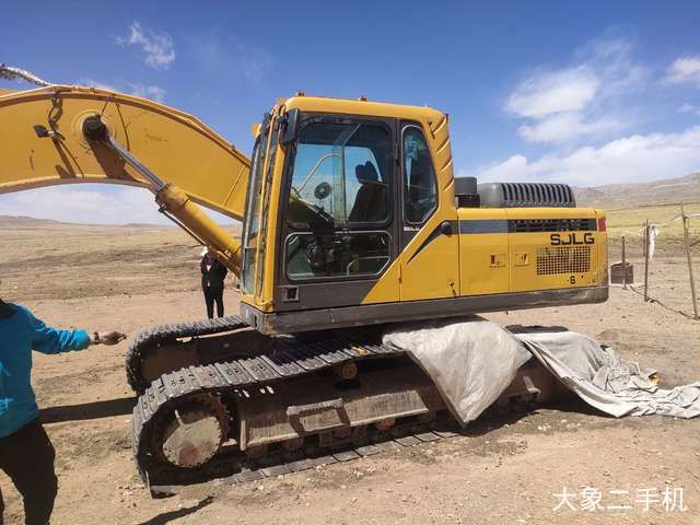 山东临工 E6225F 挖掘机