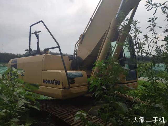 小松 PC220-8 挖掘机