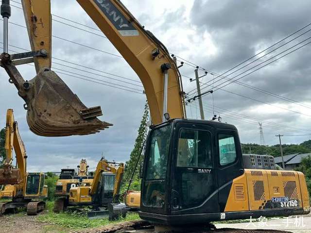 三一重工 SY215C 挖掘机