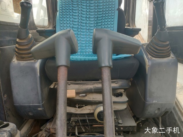 柳工 CLG200-3 挖掘机