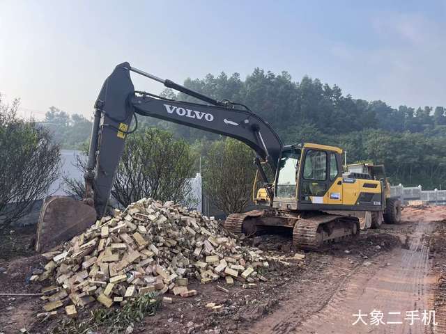 沃尔沃 EC200D 挖掘机