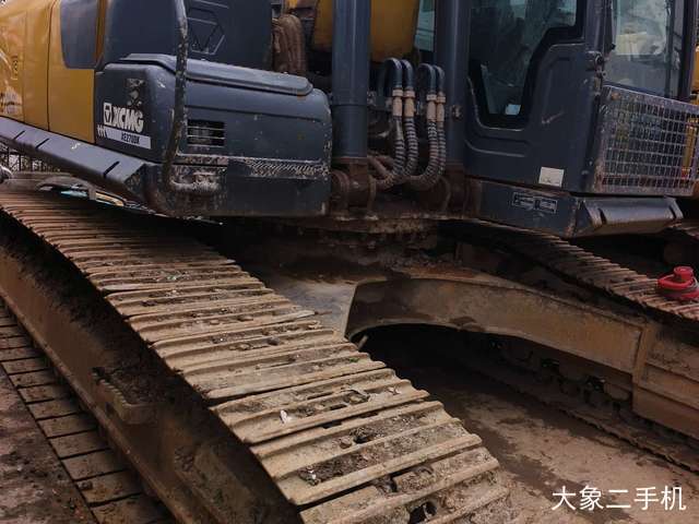 徐工 XE270DK 挖掘机