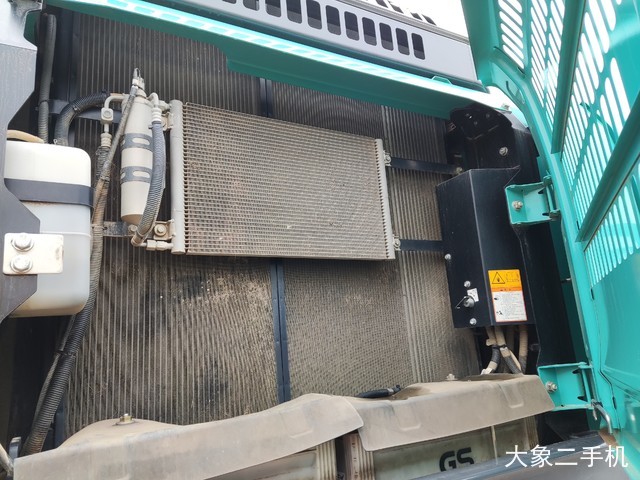 神钢 PC240LC-8 挖掘机