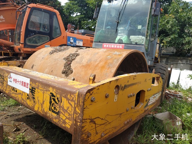 徐工 XS262J 压路机