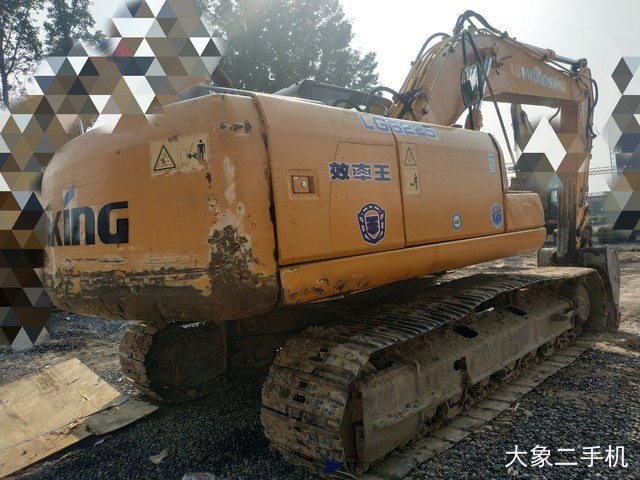 龙工 LG6215 挖掘机