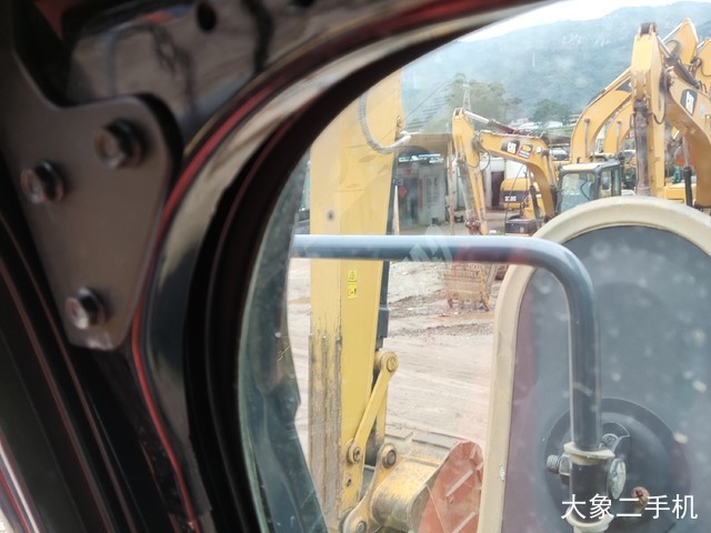 神钢 PC240LC-8 挖掘机