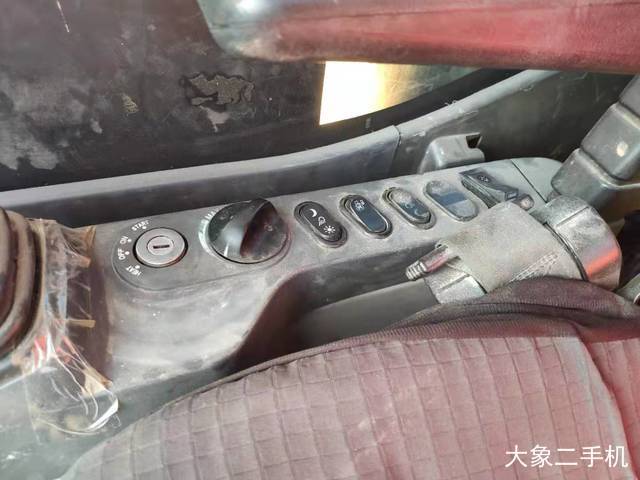 小松 PC220-8 挖掘机