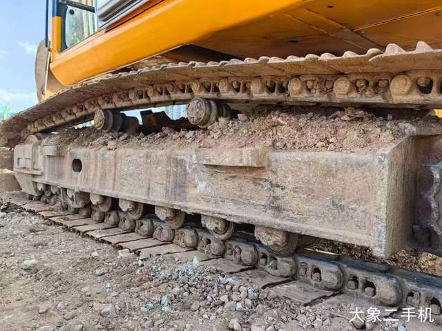 龙工 LG6225E 挖掘机