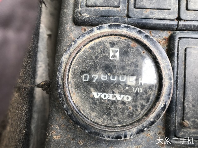 沃尔沃 EC240B 挖掘机